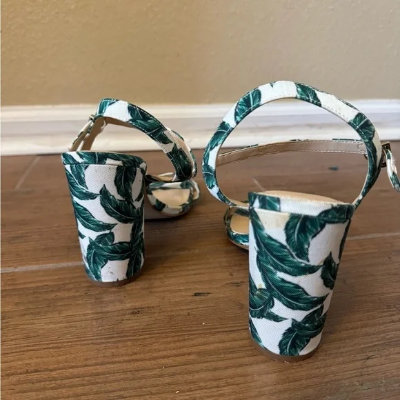 🌿 Gianni Bini Tropical Block Heel Sandals 🌿 - Picture 3 of 6